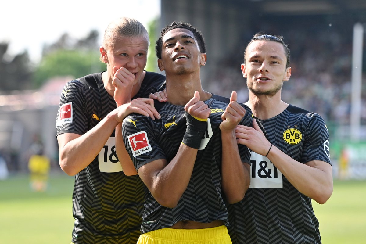 RNBVB's tweet photo. 😵💫 Vorne hui, hinten pfui - dieser #BVB-Trend setzt sich auch in #Fürth fort. Gegen #HerthaBSC kann Borussia #Dortmund nun einen neuen Vereinsrekord aufstellen.
Die 0️⃣9️⃣ Fakten zum 3:1-Erfolg (RN+): https://t.co/KBPlN3QB5K #SGFBVB (Foto: imago / Simon) https://t.co/nM9ivrldpQ