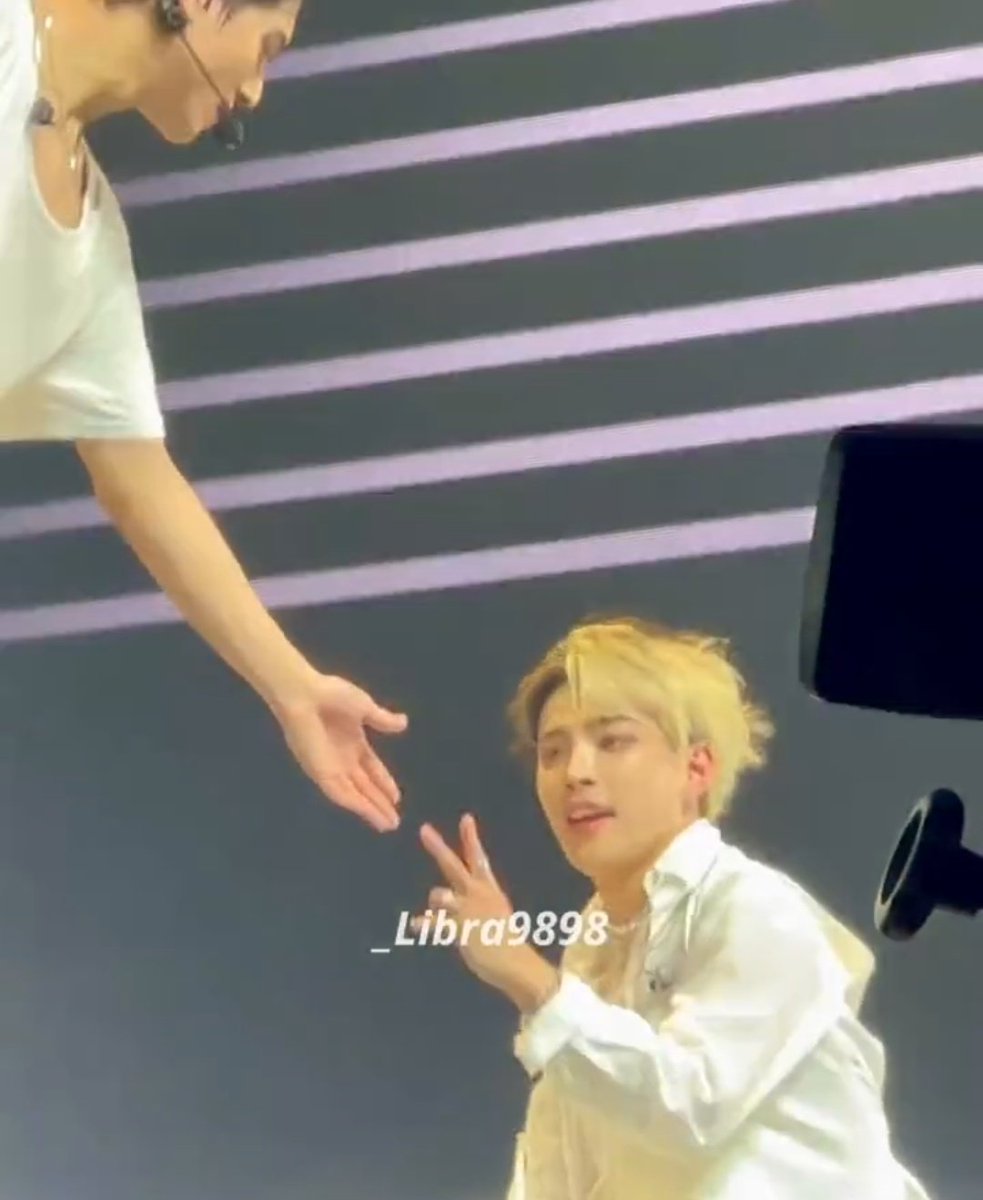 hjoongworld's tweet photo. hongjoong that's not how you should respond lmao https://t.co/mFuS5BGeg4