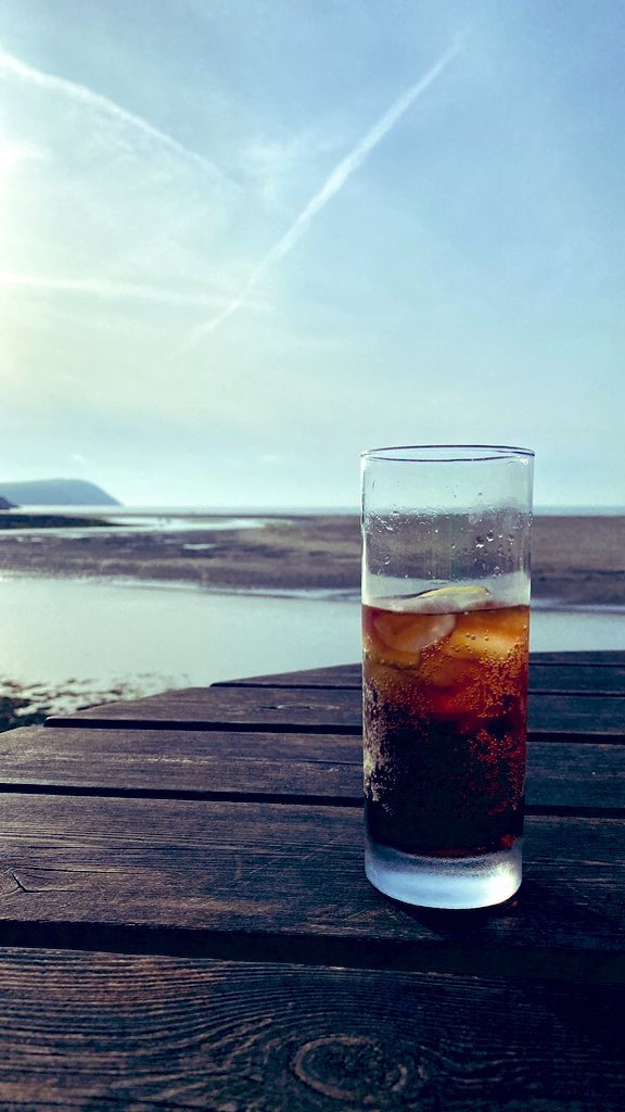 RhoddersOwen's tweet photo. ❤️ Joiwch yr haul bawb / enjoy the sunshine you lovely lot #dyddsul #Cymru https://t.co/PVelaipooM