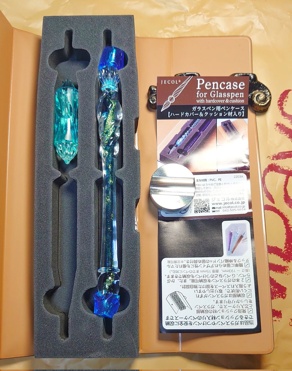 sotoboriyou0317's tweet photo. 美環（@mkn_notebook）さんオススメの文具雑貨店
#MDays 様に二人でおジャ魔致しました🍊🐺🐾

ジェコル株式会社様の『#ガラスペン 用ペンケース』を購入✨
#銀河鉄道の夜 (@naokawaglass)や #ドリログ（@info_drillog）（@9ZSgB79kOJovWiv）も入り、つけペン天国になりました🥳💖

#妖文具店 https://t.co/GDE2RYG9qh
