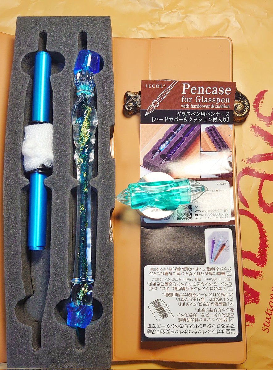 sotoboriyou0317's tweet photo. 美環（@mkn_notebook）さんオススメの文具雑貨店
#MDays 様に二人でおジャ魔致しました🍊🐺🐾

ジェコル株式会社様の『#ガラスペン 用ペンケース』を購入✨
#銀河鉄道の夜 (@naokawaglass)や #ドリログ（@info_drillog）（@9ZSgB79kOJovWiv）も入り、つけペン天国になりました🥳💖

#妖文具店 https://t.co/GDE2RYG9qh