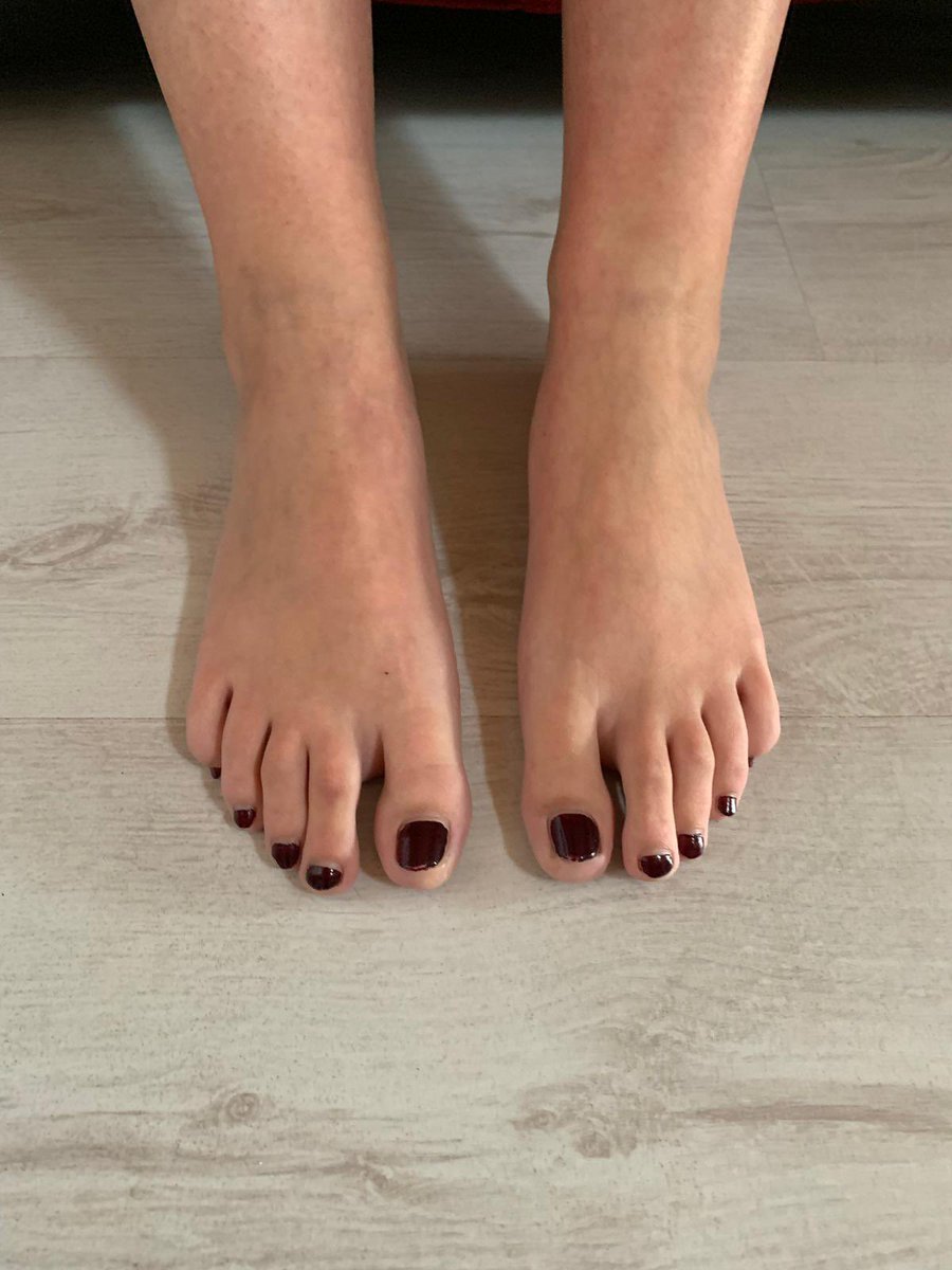 herrin_michi's tweet photo. Meint ihr ich könnt damit Geld verdienen? - dieses #fussfetisch Ding klingt für mich interessant #feet #feetlover #fuss #fussherrin https://t.co/o3iaH6eTD4