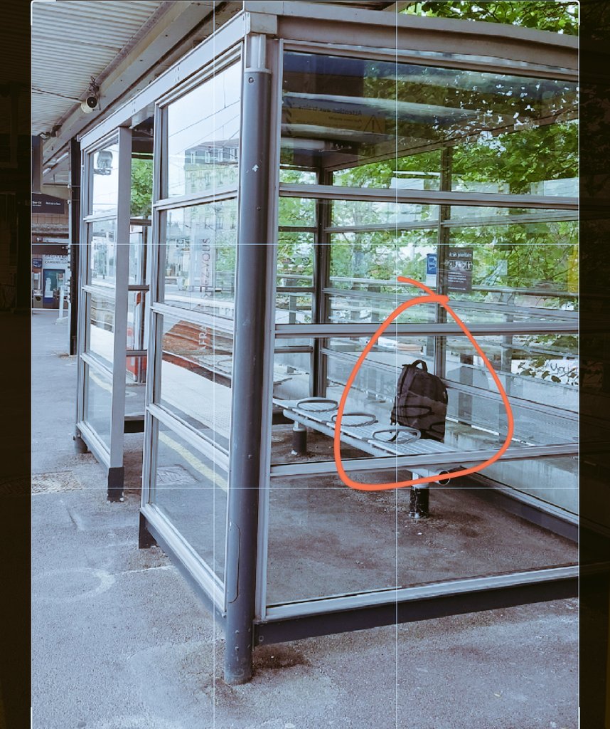 WahedGdesP's tweet photo. Ce matin un bagage oublié à entrainé l'intervention de la police et des démineurs ainsi que des retards et suppressions sur #LAJ à Houilles. Soyez vigilants avec vos affaires lors de vos déplacements en gare pour le bien de tous!🙏 @NPRIGENT_SNCF @IDFmobilites @NabsJ @Jmounir01 https://t.co/2iR4oyK1na