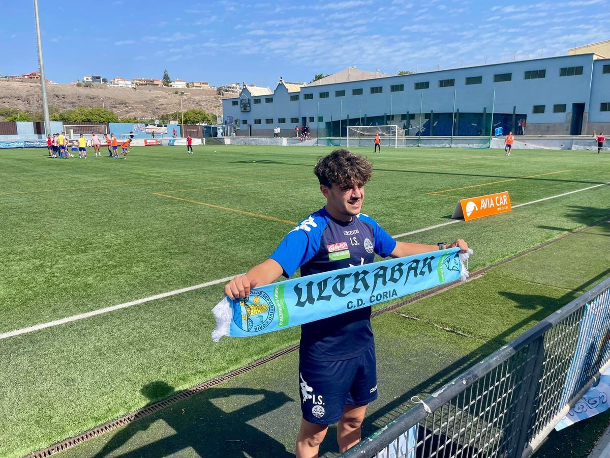 CDCORIA's tweet photo. 📸 | Más imágenes que nos envía nuestra grada de animación #UltraBar desplazada a Maspalomas, más cerca que nunca de los nuestros.
🗣 ¡No se les ha dejado de escuchar en todo el partido!
💙 @UDSanFer 🆚 @CDCORIA 💛
📺 @Footters
📻 @enjuegoCEX
📲 #UDSanFernandoCDCoria https://t.co/5DHJ8fNCaS
