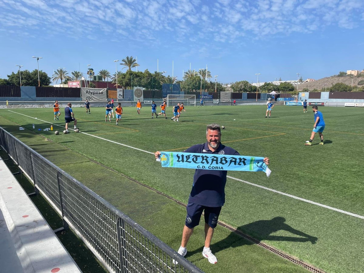 CDCORIA's tweet photo. 📸 | Más imágenes que nos envía nuestra grada de animación #UltraBar desplazada a Maspalomas, más cerca que nunca de los nuestros.
🗣 ¡No se les ha dejado de escuchar en todo el partido!
💙 @UDSanFer 🆚 @CDCORIA 💛
📺 @Footters
📻 @enjuegoCEX
📲 #UDSanFernandoCDCoria https://t.co/5DHJ8fNCaS