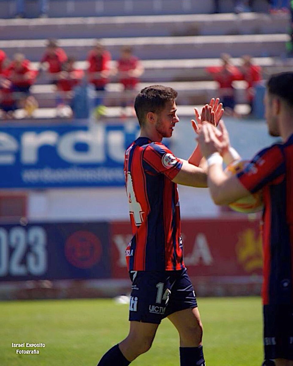 MarioTome_8's tweet photo. Despedimos un año inolvidable. 
Gracias a Yecla y a su gente por dejarme formar parte de su historia. 

@Yeclano_dptvo 
@PCurvabar ❤️💙 https://t.co/Fn0CadBs09