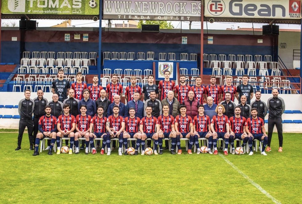 MarioTome_8's tweet photo. Despedimos un año inolvidable. 
Gracias a Yecla y a su gente por dejarme formar parte de su historia. 

@Yeclano_dptvo 
@PCurvabar ❤️💙 https://t.co/Fn0CadBs09