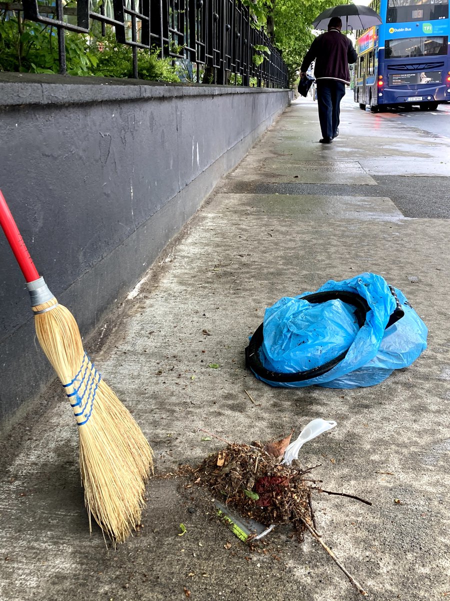 GlasnevinClean's tweet photo. We are a group of local residents doing our bit to keep Glasnevin Village looking its best. We work together on the second and fourth Saturdays of each month from 10am starting from beside the XL shop on Glasnevin Hill. Next workday is this Saturday 14th May! https://t.co/LLNu8WNurh