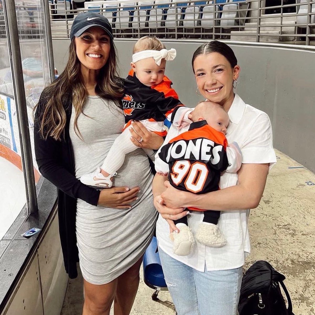 FWKomets's tweet photo. Happy #MothersDay to all of the hockey moms out there! https://t.co/V5xBjbhJrk