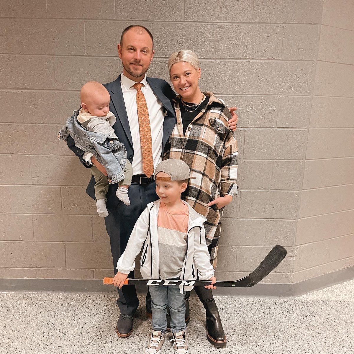 FWKomets's tweet photo. Happy #MothersDay to all of the hockey moms out there! https://t.co/V5xBjbhJrk