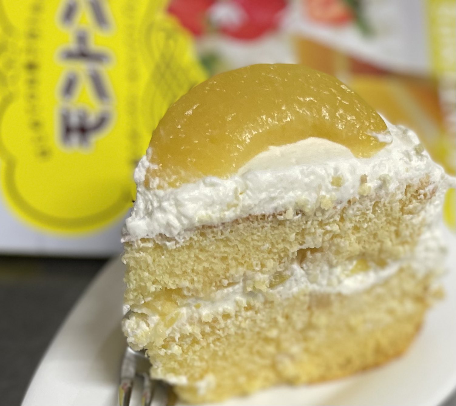 Midori 連休中に消費しようと画策していたが果たせず最終日にずれ込む ケーキの素 賞味期限切れ数週いや数ヶ月 生クリーム 消費期限本日 桃ジャム 数週間前に開封済み 黄桃缶 今年の秋まで大丈夫 まるで自分で自分のために母の日に桃缶開けてケーキ焼いた体