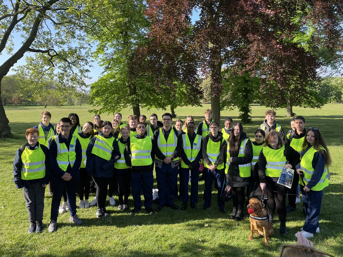 VPCGreenwich's tweet photo. We are at Greenwich Park today with @VpcBexley and @MPSLewishamVPC helping with marshalling at the @gbchospice kids Mini Marathon. Good luck to all the runners today! If you see us, say hello 👋🏻 https://t.co/gwbJzLeROb