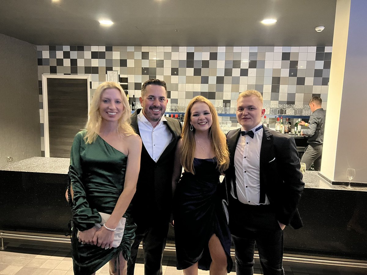 Bswallow27's tweet photo. Great night! @Emily_ERAC #U2springballers https://t.co/g1PgHXP3ZQ