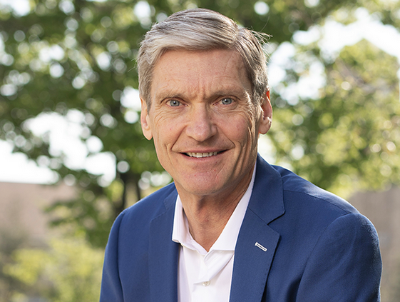 "Menschen in #Afrika wird Nahrung weggenommen, weil wir #Bioprodukte wollen und unsere Regierungen die #Biolandwirtschaft unterstützen". Das sagt Erik #Fyrwald, CEO des Agrarkonzerns <a href="/Syngenta/">Syngenta</a> mit Verwaltungssitz in #Basel, im Interview mit der <a href="/NZZaS/">NZZ am Sonntag</a>. (1/5)