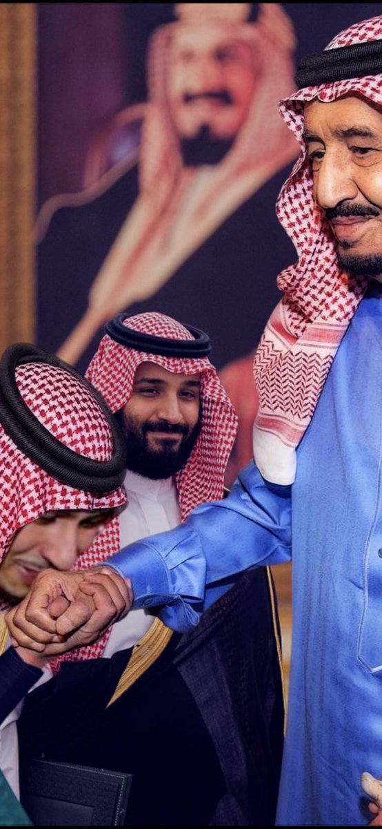 '
ياليت عمري ادبله الف مره 
و اقدمه يا سيدي لك هديه 
و اكفيك انا الامها والمضره 
يـزول همك لو ترابي علـيّـه 

 الله يحفظك ويديمك مولاي 🤍🤍