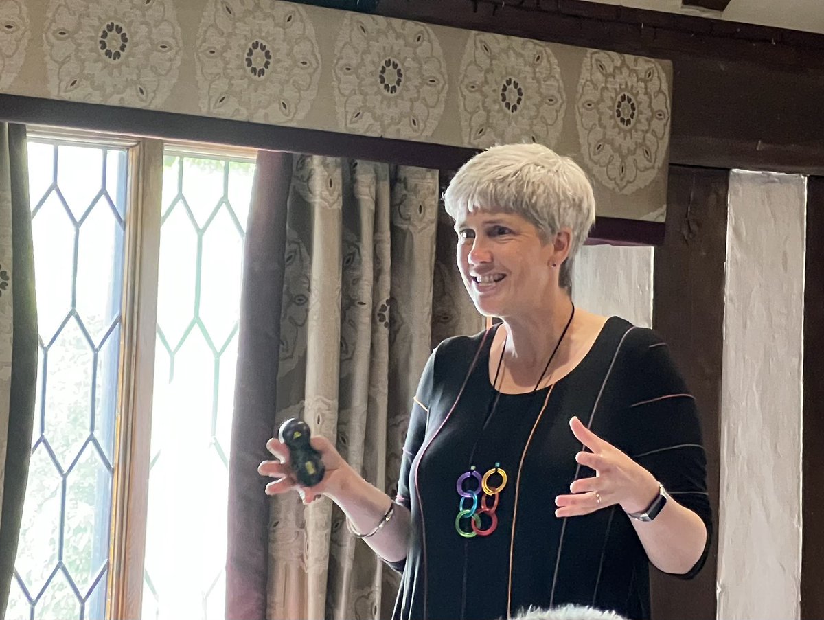 phrp_hr's tweet photo. Great sessions at SHEADS HT group! Thanks to @VictoriaPendry1 and @KateBeddowUK for their brilliant contributions on Curriculum and Headteacher Wellbeing.  Thanks goes to our hosts too @themoathouse https://t.co/vZmpOT0RQQ