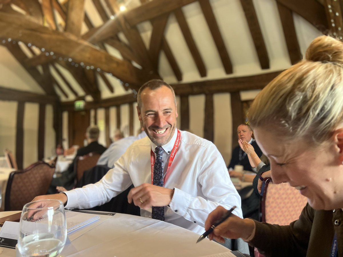 phrp_hr's tweet photo. Great sessions at SHEADS HT group! Thanks to @VictoriaPendry1 and @KateBeddowUK for their brilliant contributions on Curriculum and Headteacher Wellbeing.  Thanks goes to our hosts too @themoathouse https://t.co/vZmpOT0RQQ