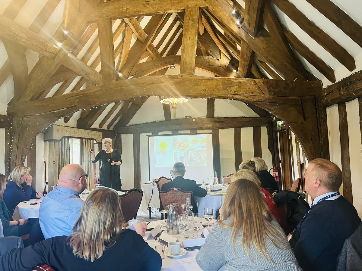 phrp_hr's tweet photo. Great sessions at SHEADS HT group! Thanks to @VictoriaPendry1 and @KateBeddowUK for their brilliant contributions on Curriculum and Headteacher Wellbeing.  Thanks goes to our hosts too @themoathouse https://t.co/vZmpOT0RQQ
