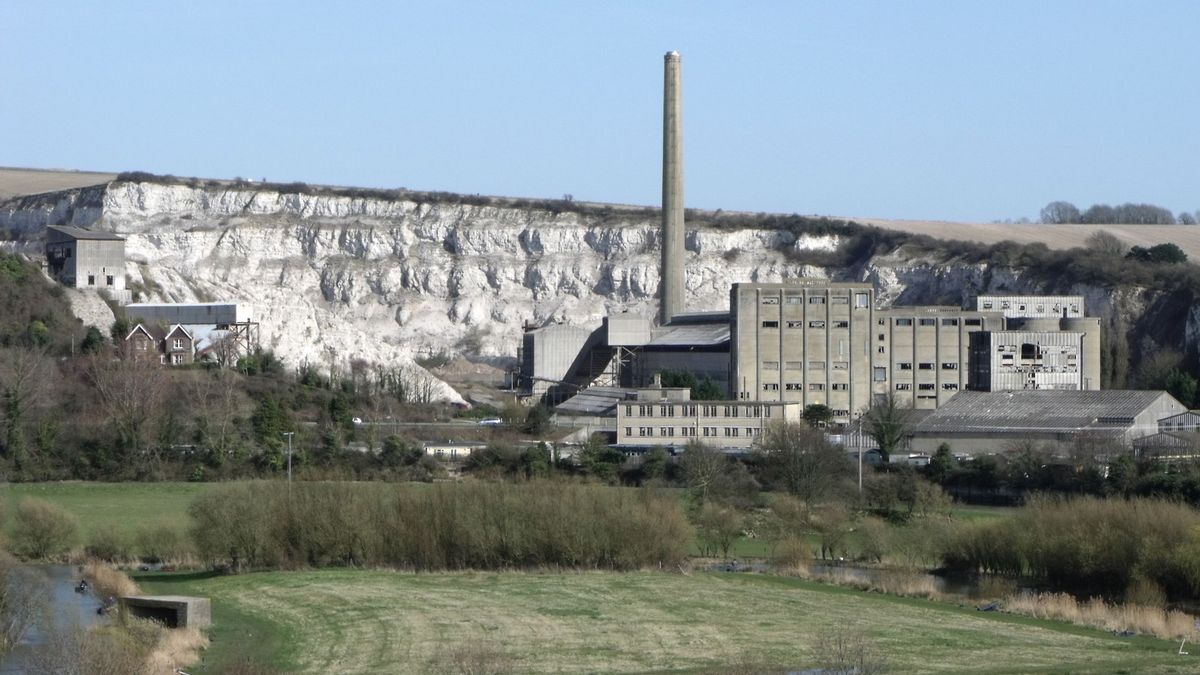 Shoreham Cement Works Area Action Plan is being considered at this week's <a href="/sdnpa/">South Downs National Park</a>
Planning Commitee. The schemes outlined suggest leisure, housing and employment uses... 
Click here for more..southdowns.gov.uk/meeting/planni…
#shoreham #steyning #lancing