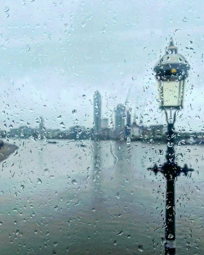 malumpfy's tweet photo. View from the top deck of the bus crossing Battersea Bridge on a filthy day, one year ago, today
#rainyday #viewfromthetopdeck #topdeck #londonbus #rainyday #rain #batterseabridge #thames #thamesriver #riverthames #bridgesoflondon #batterseareach #chels… https://t.co/Xd3MuusHHK https://t.co/zgIdnYmgUA
