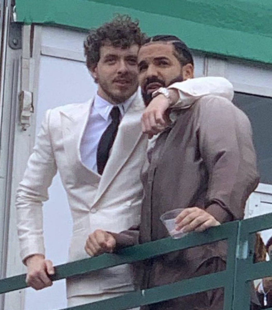 BProudPatriot's tweet photo. Telling our kids this is Drake &amp; Adonis.
@jackharlow @Drake https://t.co/PhOlsmuGot