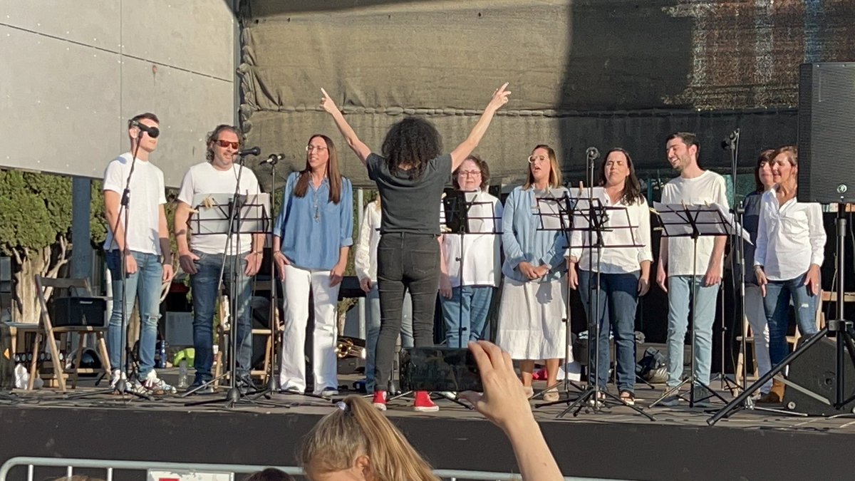 americanlakemus's tweet photo. Ahir vem tenir una pujada d’adrenalina espectacular amb unes actuacions increïbles i per a tots els gustos!!
Gràcies a tothom que ho veu fer possible!💪🏼☺️
#americanlakemusic #concertdeprimavera #gospel #liric #conjuntsdinstruments #cantants #marxingband https://t.co/8Rv3Ie5U6q