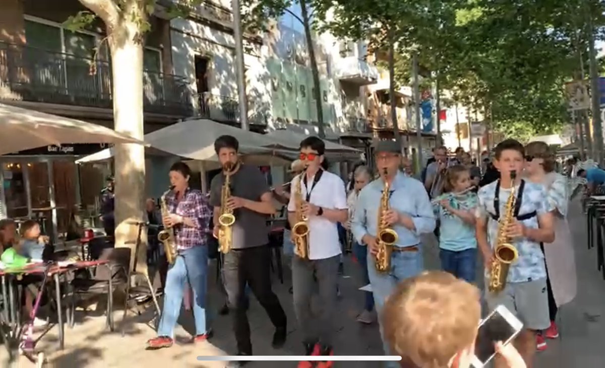 americanlakemus's tweet photo. Ahir vem tenir una pujada d’adrenalina espectacular amb unes actuacions increïbles i per a tots els gustos!!
Gràcies a tothom que ho veu fer possible!💪🏼☺️
#americanlakemusic #concertdeprimavera #gospel #liric #conjuntsdinstruments #cantants #marxingband https://t.co/8Rv3Ie5U6q