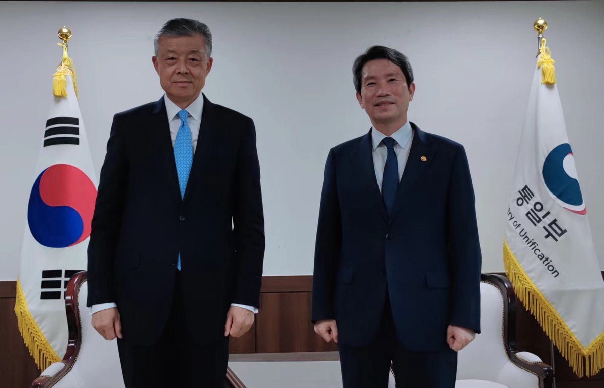 AmbLiuXiaoMing's tweet photo. The #ROK is the last stop of my shuttle diplomacy of 8 countries. I met members of both the sitting government and the incoming government to discuss China-ROK relations and the situation on the #KoreanPeninsula.🇨🇳 🇰🇷 https://t.co/LJRuuBDu98