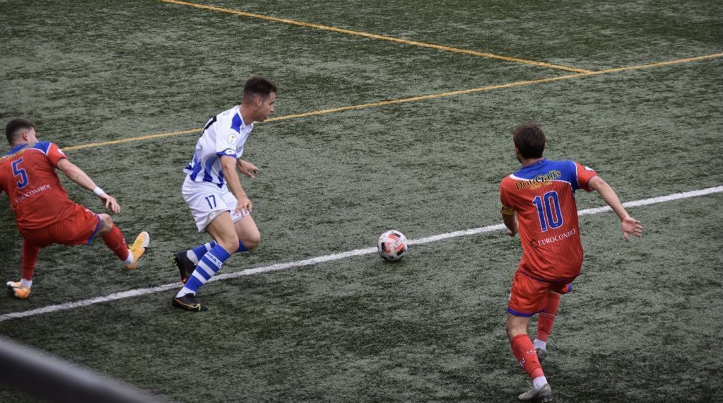 LaPreferenteCan's tweet photo. Entrevista 🎥 | @diegopelayo17 , delantero del Ribamontán al Mar.

🟦 Actualidad del Ribamontán al Mar.
🟦 Claves para la permanencia.
🟦 Valoración del año ⚽️.
🟦 Faceta Personal.

https://t.co/HawRUBfZl2 https://t.co/Nfzutwj9Rr
