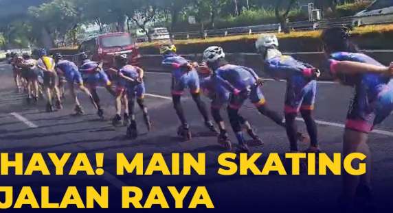 KompasTV's tweet photo. Bahaya! Rombongan Pecinta Sepatu Roda Bermain di Tengah Jalan Raya https://t.co/dzQohbK3m4 https://t.co/58y9MP8gir