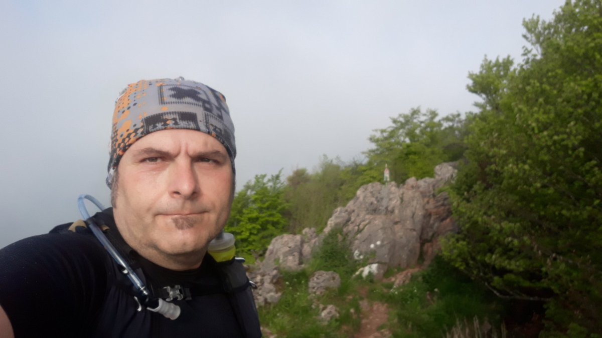 pagazauskas's tweet photo. Ayer tocaba ruta por #azpeitia . Conozco muy pocos montes de #gipuzkoa, es mi asignatura pendiente 🤦♂️. En 15 km de ruta se pueden ascender Kakueta, Erlo y Xoxote, por un entorno y paisajes chulisimos. Y de paso puedes saludar a San Ignacio 😇. Ya van 48!!!! #erlo #xoxote #kakueta https://t.co/JitWJV1ZDg