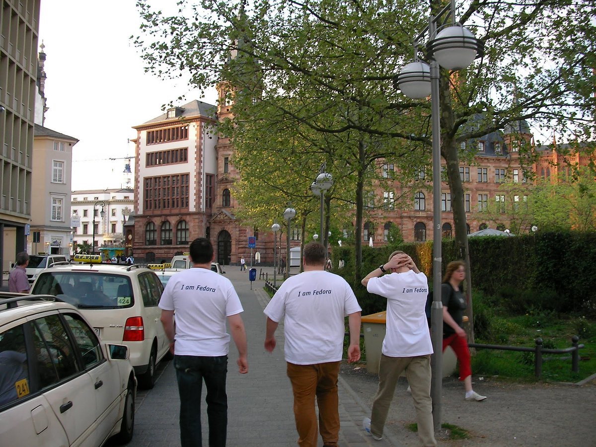 kullnark's tweet photo. Today 16 years ago I had my first official duty at a @fedora booth, only two years later @FedoraSL was officially approved as a official spin, thanks for all this great years https://t.co/8OfKRKD5i5