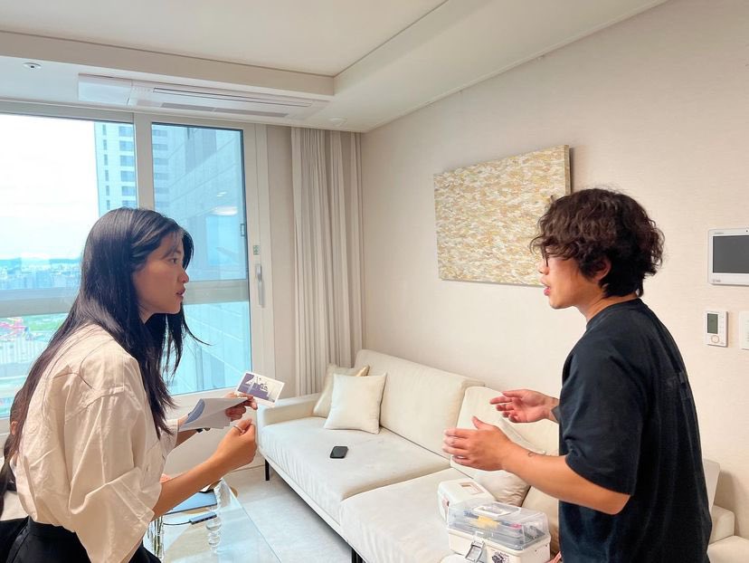 namrifiles's tweet photo. kim taeri and nam joohyuk drawing for director 2521 and her daughter. so cute😘 https://t.co/k41tUQqzFG