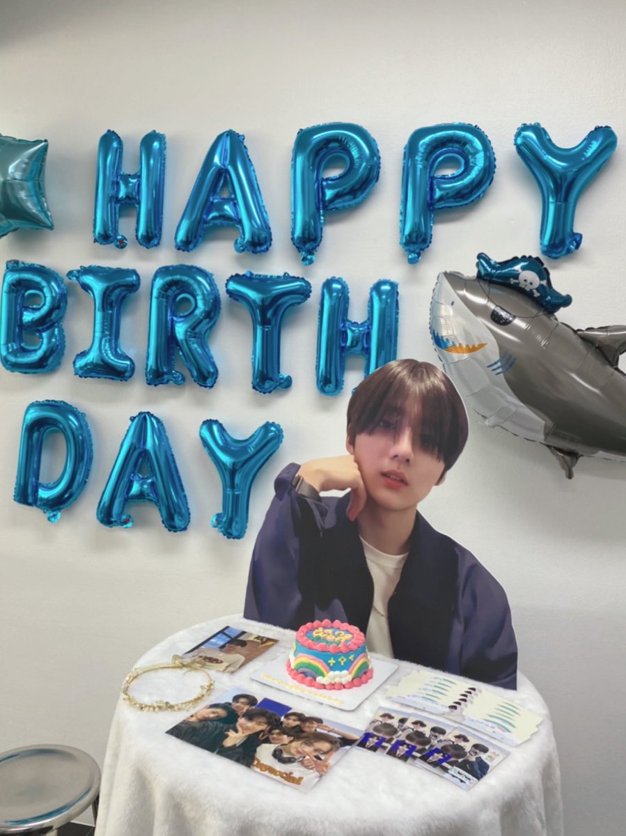 ployvychan's tweet photo. happy birthday to sangwon ✨🎂🤍 

คาเฟ่น่ารักมาก ๆ คั้บทุกคน แวะมาหาน้องกันได้น้าาา ยังเหลืออีเว้นท์เป่าเค้กวันเกิด + จับ Lucky Draw ลุ้นของรางวัลในงานด้วย เย่ะ เย่ะ คัมม่อน ๆ ๆ 🫶🫶✨✨  

— #OurSpringBoy20thBirthday https://t.co/buPcSSGtK5
