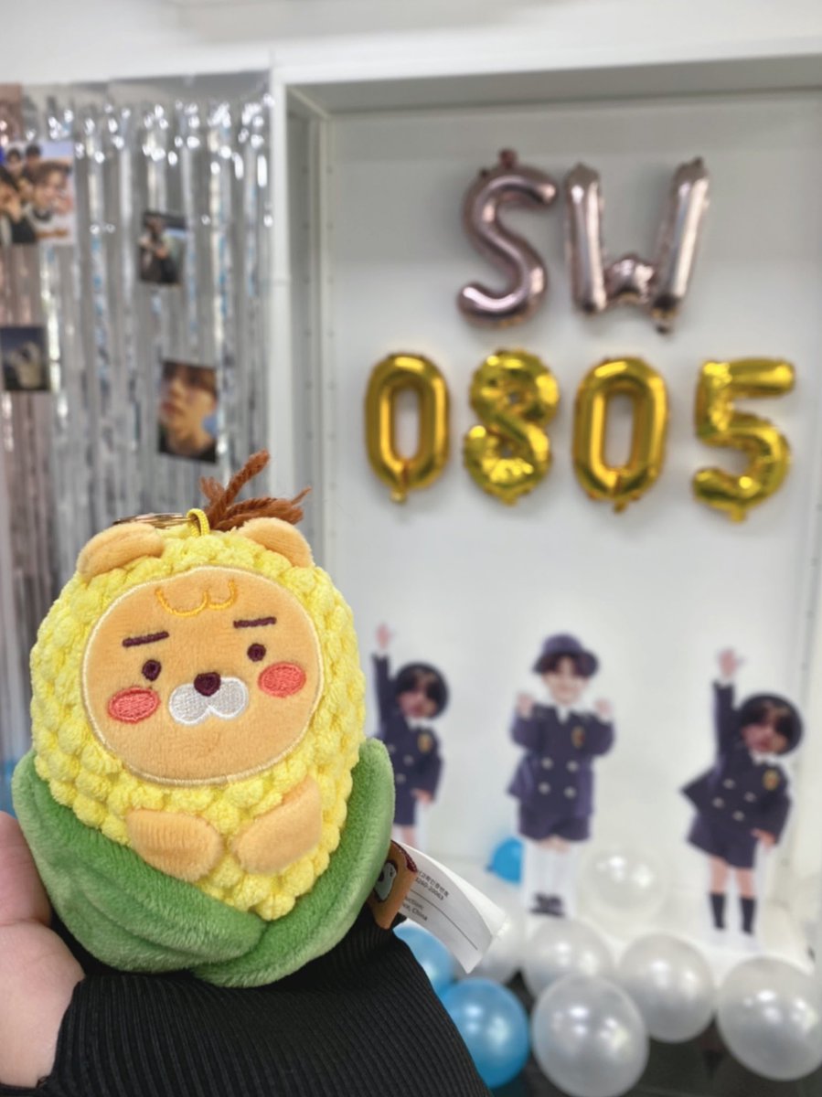 ployvychan's tweet photo. happy birthday to sangwon ✨🎂🤍 

คาเฟ่น่ารักมาก ๆ คั้บทุกคน แวะมาหาน้องกันได้น้าาา ยังเหลืออีเว้นท์เป่าเค้กวันเกิด + จับ Lucky Draw ลุ้นของรางวัลในงานด้วย เย่ะ เย่ะ คัมม่อน ๆ ๆ 🫶🫶✨✨  

— #OurSpringBoy20thBirthday https://t.co/buPcSSGtK5