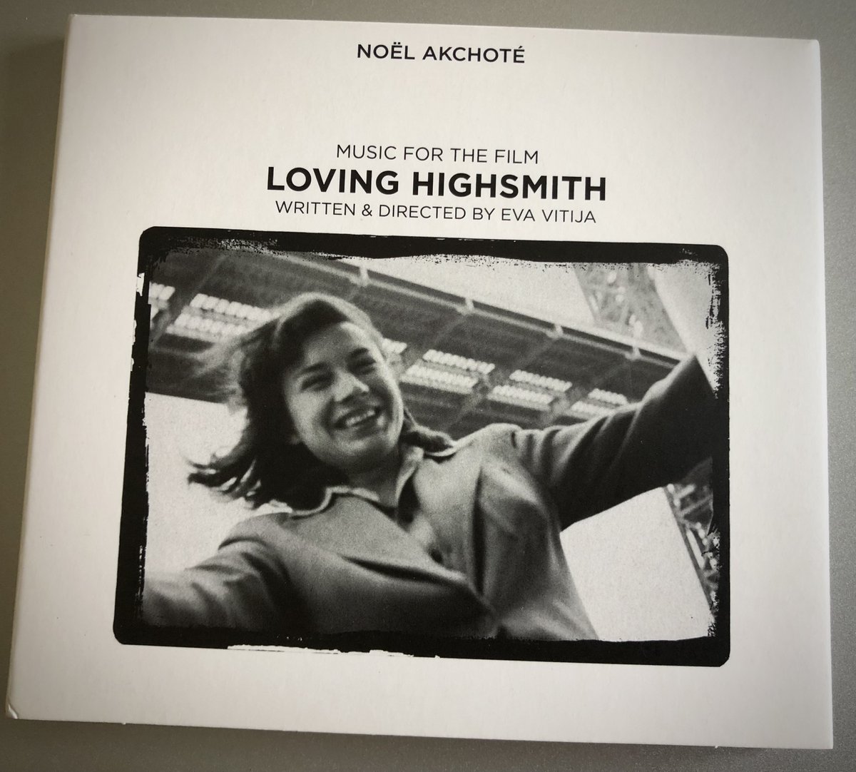 clubdejazzradio's tweet photo. "Loving Highsmith"

🎧 https://t.co/zarsJVYXTk

El guitarrista @noelakchote pone banda sonora a un documental sobre la escritora Patricia Highsmith. Le acompañan @BillFrisell y Mary Halvorson.

Escúchalo en el #podcast de #ClubdeJazz.

#Jazz #Literatura https://t.co/rn27DfrDGP