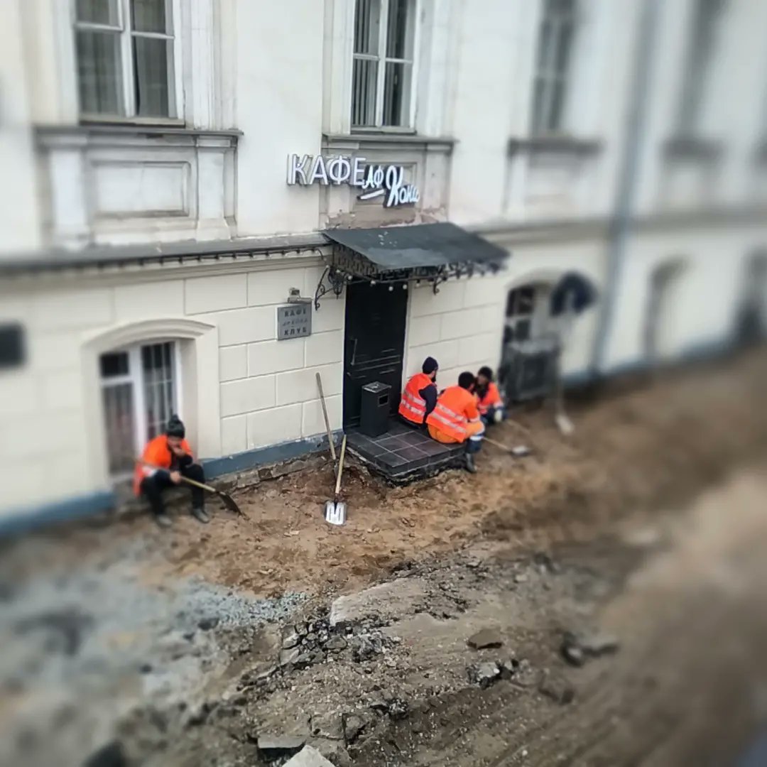 NickFed5's tweet image. #мобильнаяфотография #tiltshift #TiltShist #разнорабочие #жизнь #повседневные #отдых #life #уличныезарисовки #городскиеэтюды #жанровоефото #жанр #жанровые #жанровыесценки