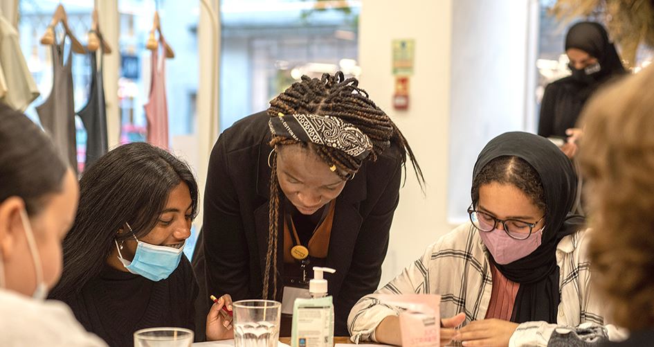 Are you the parent of a 11–14 year old? Our next Design Camp Workshop will teach them how to develop design concepts and creative solutions for a climate-friendly city

Tickets (Tue 31 May, 10.00 – 16.00): bit.ly/3wgEn3Q