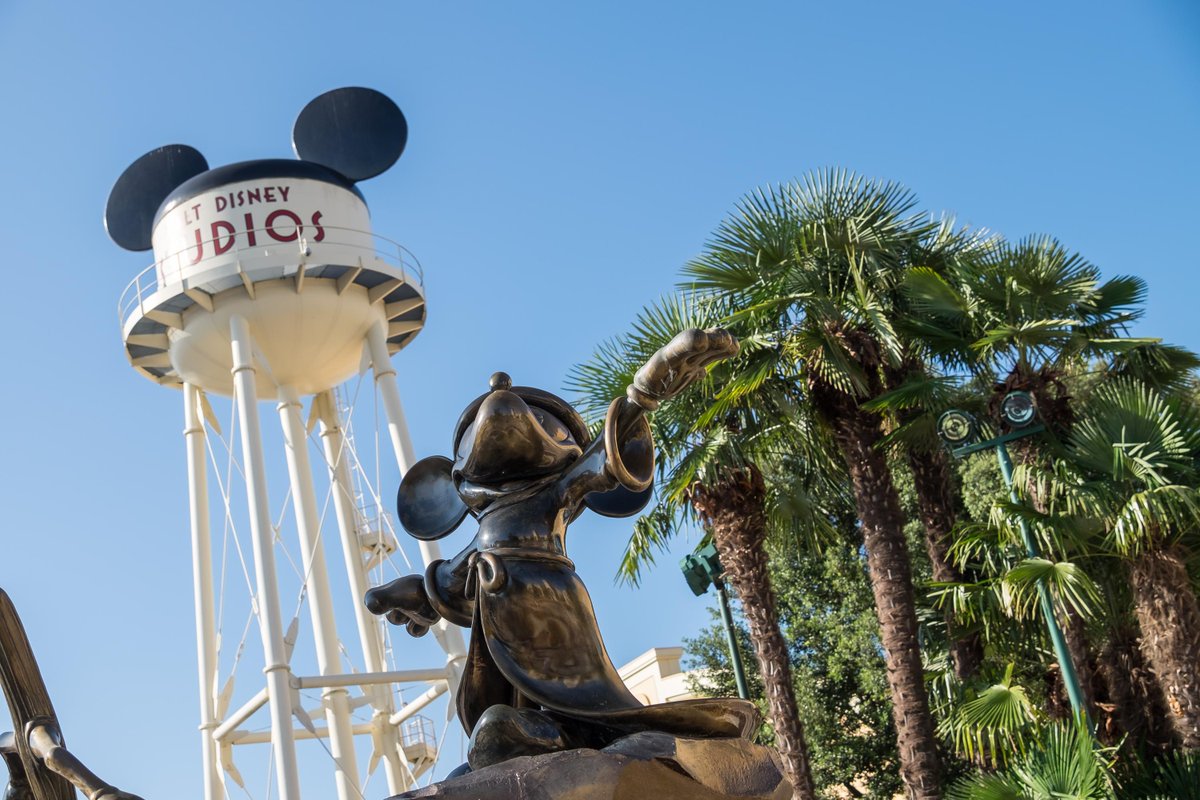 DisneylandParis's tweet photo. "Tous nos rêves peuvent devenir réalité, si nous avons le courage de les poursuivre." – Walt Disney https://t.co/f930KrQHnG