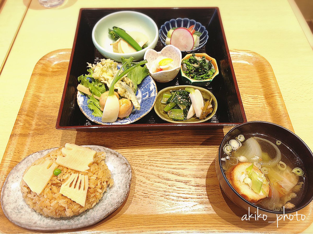qe_akiko's tweet photo. 今日は母とランチ🍽
農家レストランの野菜中心のランチにしました〜  喜んでくれて良かった✨

#もろやファームキッチン #贅沢ランチ https://t.co/QnjqBBwJKw