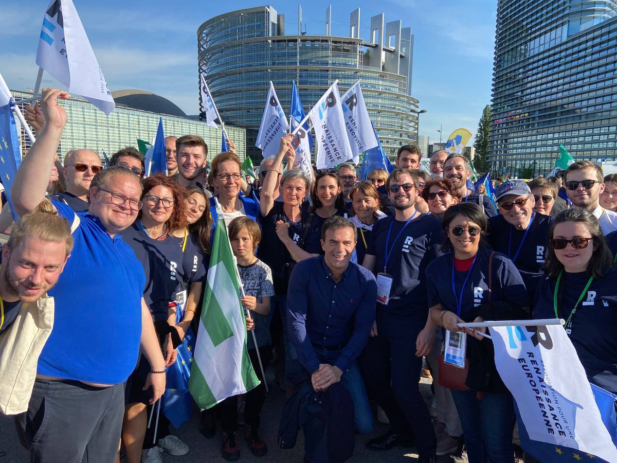 Grande Marche pour l’Europe à Strasbourg pour une Europe plus forte! De belles rencontres et de beaux projets  VIVE L EUROPE 🇪🇺🇺🇦🇪🇺<a href="/ValerieHayer/">Valérie Hayer</a> <a href="/sandrogozi/">Sandro Gozi</a> <a href="/fabienne_keller/">Fabienne Keller</a> <a href="/GrudlerCh/">Christophe GRUDLER</a>