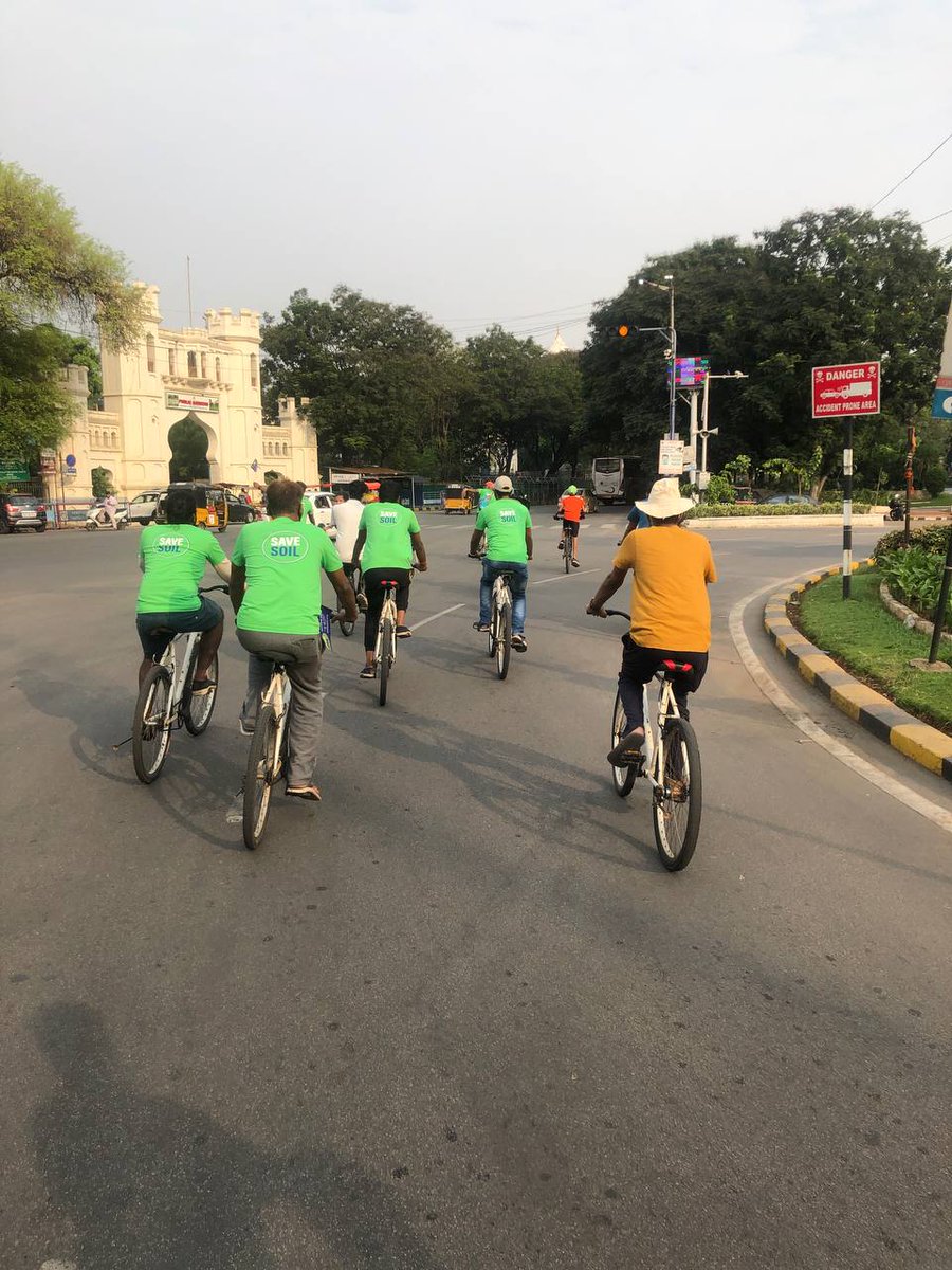 ArunPasula_'s tweet photo. #AskKTR
Sir, today morning Hyderabad Cyclists have took a ride in the city roads to spread awareness on soil degradation. For the #SaveSoil movement to spread more in our state, we r waiting for ur voice for the soil. Can u talk on soil and our #MotherEarth on this #MothersDay? https://t.co/Onvg9TcQRd