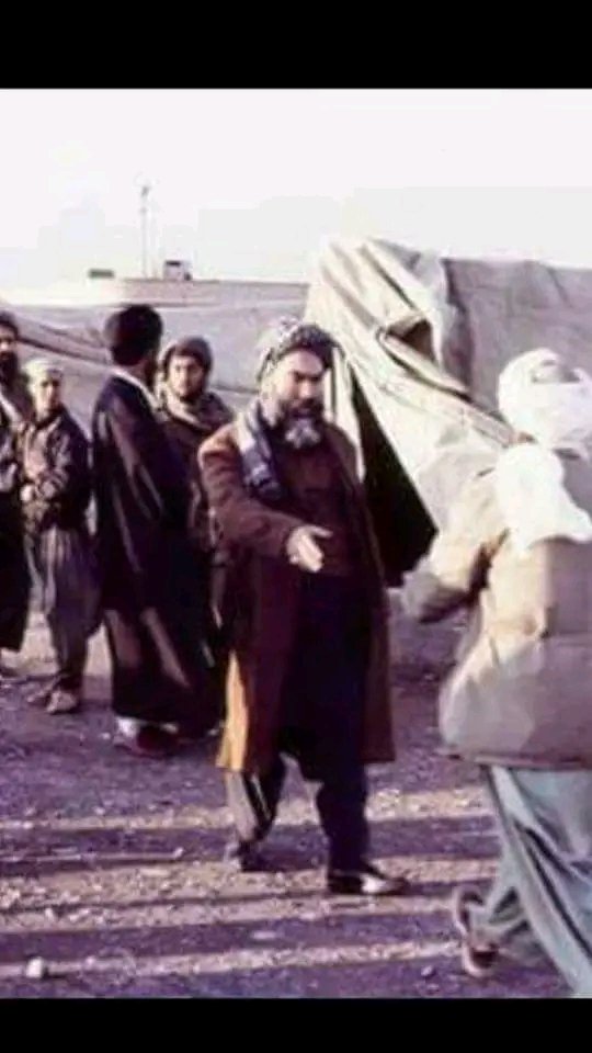 aust0owar's tweet photo. 2)
ما برای عدالت اجتماعی می جنگیدیم. نفع مبارزه ما اول به شما و بعد به ما می رسید! 
 شما، که برای «انحصار» می جنگید(مانند کور و کل کردن پادشاهان عهد بوق مر خویشان را)، باید قانونمند و انسانی کردن جنگ را از یک جایی شروع کنید. از اسلام و دین نیز اگر استفاده نکنید شرافتمندانه است. https://t.co/2jowilWnQ8