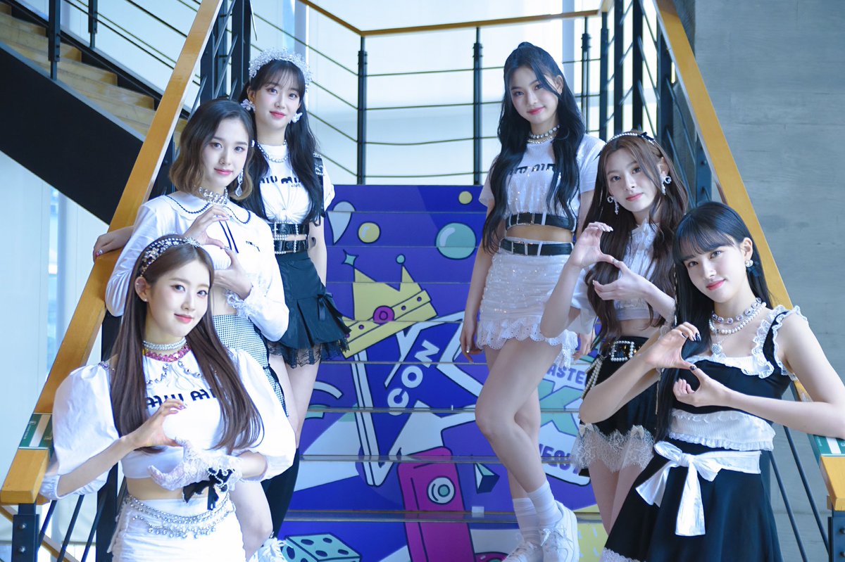 Finally KCON 2022 Premiere in Seoul is coming! Are you guys ready? We won't stop after we start running💘
SWITH, STAYC's RUN2ING 2 U.☃️☃️