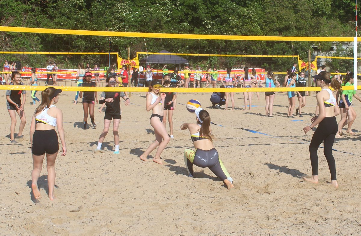 VPvszone's tweet photo. 𝘾𝙄𝙍𝘾𝙐𝙄𝙏𝙊 𝙍𝙀𝙂𝙄𝙊𝙉𝘼𝙇 𝙑𝙊𝙇𝙀𝙔 𝙋𝙇𝘼𝙔𝘼 🏐🇵🇱

Primera jornada del Circuito Regional de Voley Playa celebrado en la Playa La Concha de Suances. 

SUB12 

5° Vszone San Juan 
7° Vszone Bezana 

ARRONTI VSZONE ‼️💪🏐🏖️🦈
#VoleyPlaya #Vszone #Bezana #Cantabria🏐🏖️ https://t.co/9t9SXsZjNU