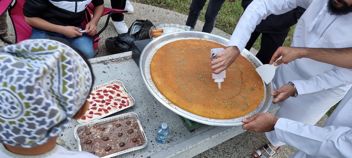 JaimeGongoraSyd's tweet photo. The #hospitality of Omani people is great. I enjoyed a gathering with #Omani students inc @Sydney_Science &amp; they kindly gave me a wrapped #mussar &amp; shared their #delicious Omani #mishkak bbq, #ersiya, #knafeh &amp; #asabezainab
Thanks @FYahyaey &amp; all involved. 
🇴🇲 🇦🇺 #diversity #food https://t.co/FEqBik3unp