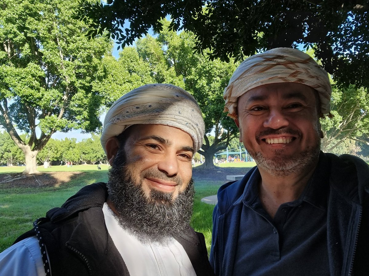 JaimeGongoraSyd's tweet photo. The #hospitality of Omani people is great. I enjoyed a gathering with #Omani students inc @Sydney_Science &amp; they kindly gave me a wrapped #mussar &amp; shared their #delicious Omani #mishkak bbq, #ersiya, #knafeh &amp; #asabezainab
Thanks @FYahyaey &amp; all involved. 
🇴🇲 🇦🇺 #diversity #food https://t.co/FEqBik3unp