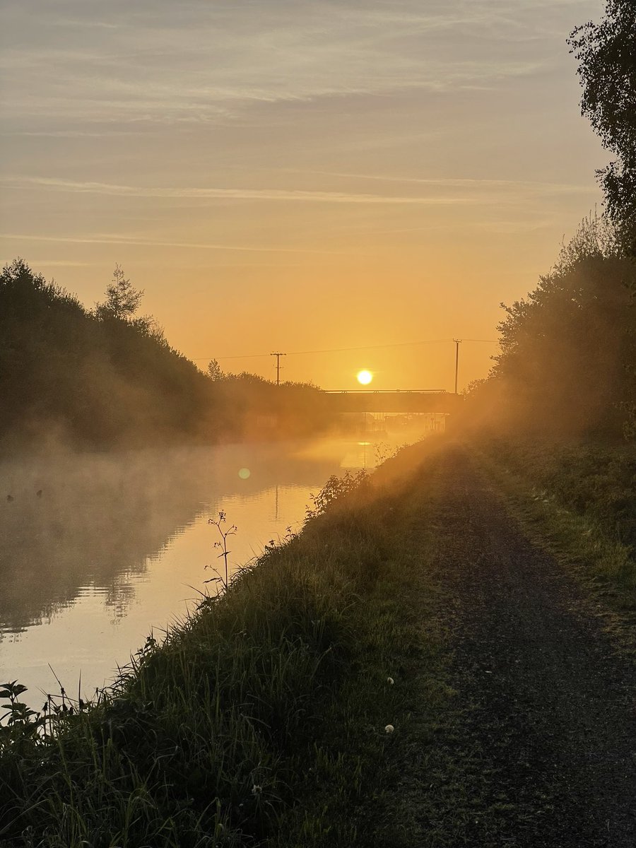 elbonharas's tweet photo. Morning!!😊😊
#BoatsThatTweet
#SundayFunday 
#ItsABargeLife https://t.co/PuPJOmHNWZ