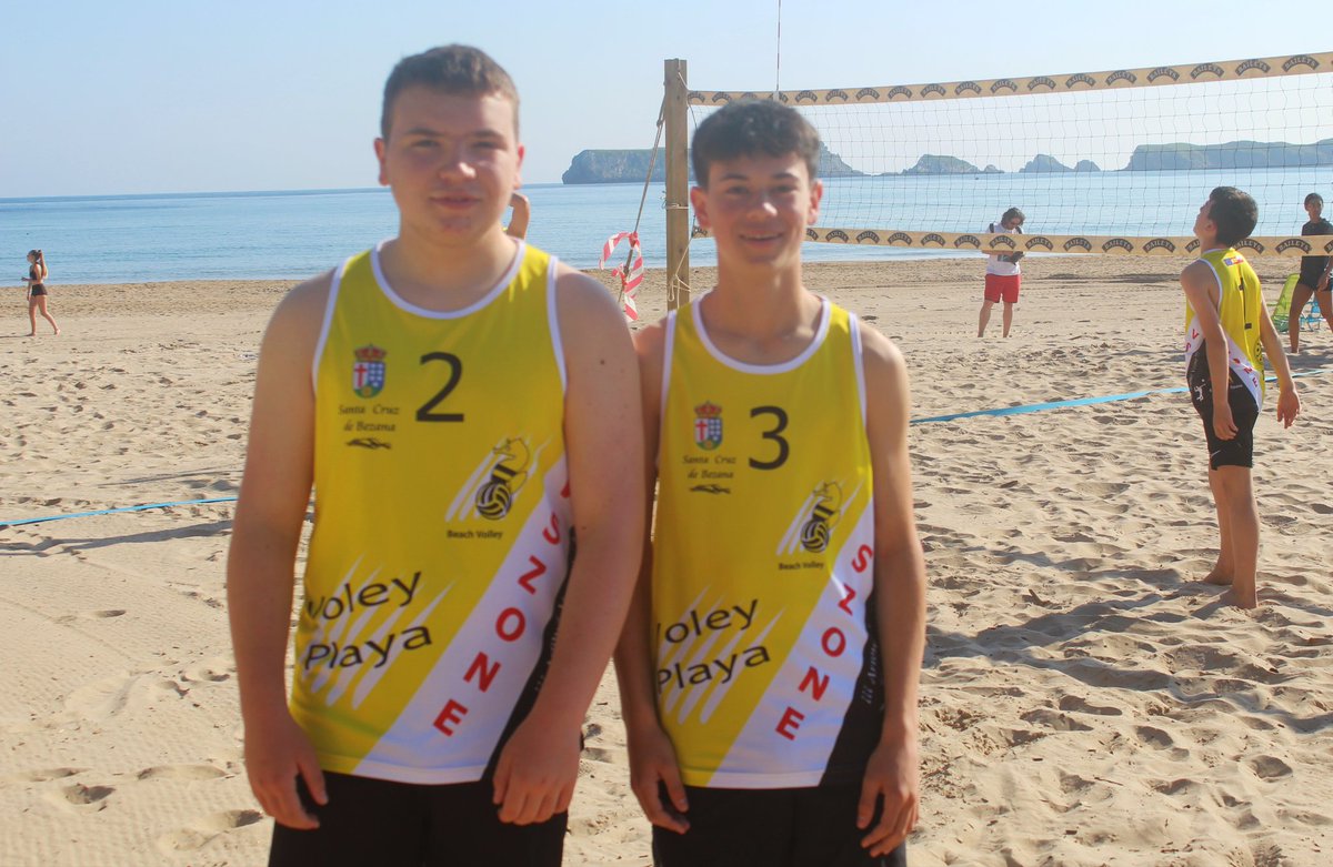 VPvszone's tweet photo. 𝘾𝙄𝙍𝘾𝙐𝙄𝙏𝙊 𝙍𝙀𝙂𝙄𝙊𝙉𝘼𝙇 𝙑𝙊𝙇𝙀𝙔 𝙋𝙇𝘼𝙔𝘼 🏐🇵🇱

Primera jornada del Circuito Regional de Voley Playa.

SUB17 MASCULINO

🥇 Hugo - Andrés
🥉 Erik - Alex  
 5° Guille - Javi

ARRONTI VSZONE ‼️💪🏐🏖️🦈
#VoleyPlaya #Vszone #Bezana #Cantabria https://t.co/07iZxwIO36