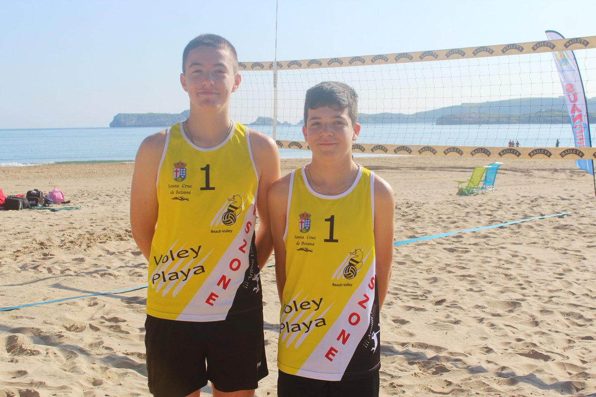 VPvszone's tweet photo. 𝘾𝙄𝙍𝘾𝙐𝙄𝙏𝙊 𝙍𝙀𝙂𝙄𝙊𝙉𝘼𝙇 𝙑𝙊𝙇𝙀𝙔 𝙋𝙇𝘼𝙔𝘼 🏐🇵🇱

Primera jornada del Circuito Regional de Voley Playa.

SUB17 MASCULINO

🥇 Hugo - Andrés
🥉 Erik - Alex  
 5° Guille - Javi

ARRONTI VSZONE ‼️💪🏐🏖️🦈
#VoleyPlaya #Vszone #Bezana #Cantabria https://t.co/07iZxwIO36